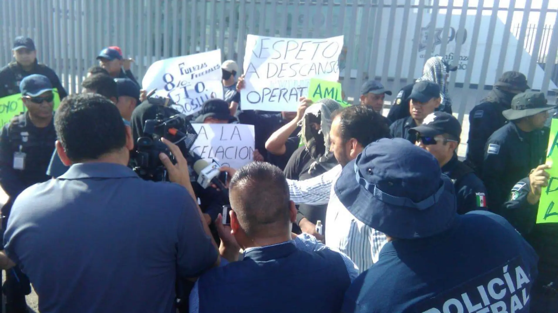 policias federales manifestación